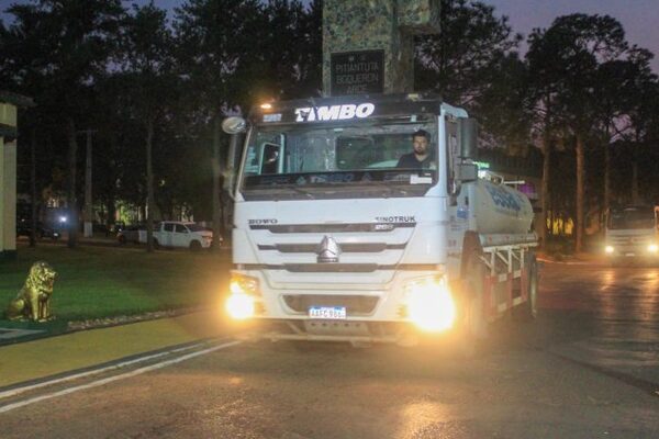 Partió al Chaco un nuevo convoy de 25 camiones con agua potable - El Independiente
