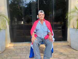 Hombre se encadena frente a la Municipalidad de San Pedro