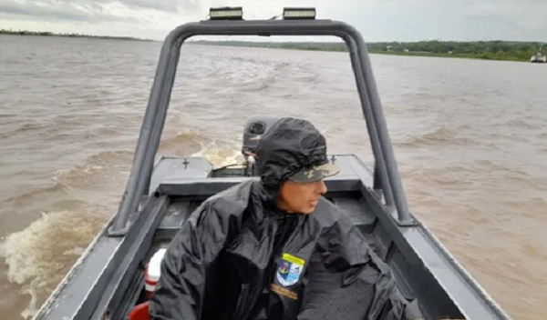 La incansable búsqueda del militar arrastrado por raudal prosigue a pesar de la lluvia - Noticiero Paraguay