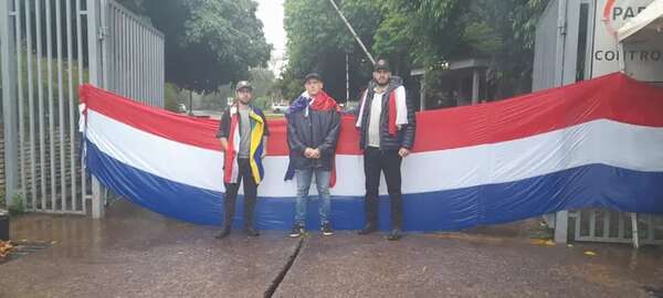Preseleccionados de Yacyretá se manifiestan en Ayolas - Nacionales - ABC Color