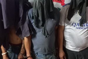 Quedan detenidos tras robar cuchillos y budines