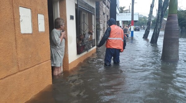 Pilar enfrenta compleja situación debido a crecidas | 1000 Noticias