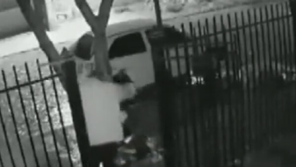 Delincuentes roban motocicleta del patio de una vivienda en Luque