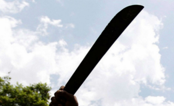 Prisión para hombre que habría golpeado con machete a su pareja
