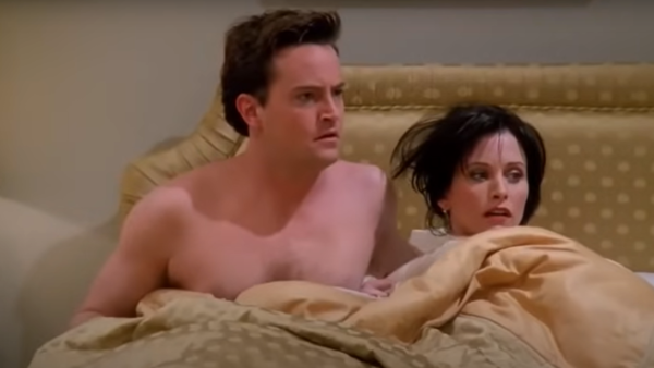 Courteney Cox recuerda a Matthew Perry con una divertida escena juntos en Friends