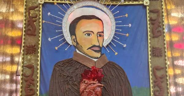 La Nación / Crean tapiz sensorial en homenaje a San Roque González de Santa Cruz, primer santo paraguayo