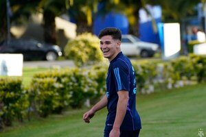 Versus / Argentina entrena sin lesionados pero con dudas para medir a Uruguay