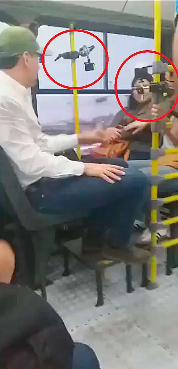 Critican paseo del presidente Santiago Peña en colectivo - Economía - ABC Color