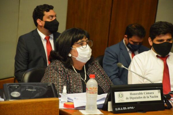 Ministra sostiene que Gobierno está a favor de la vida y la familia