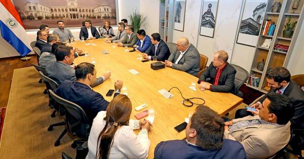 La Nación / Cuatro gobernadores y ocho diputados confirman pase al movimiento oficialista