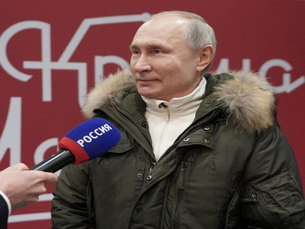 Putin se burla de Biden y le pide una discusión en directo