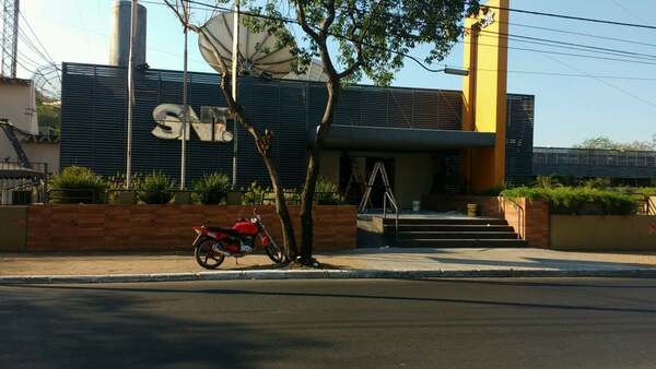 Denuncian acoso en medio de prensa