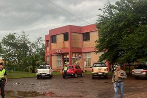 Rescatan a funcionarios de ANDE y policía en Santa Rita