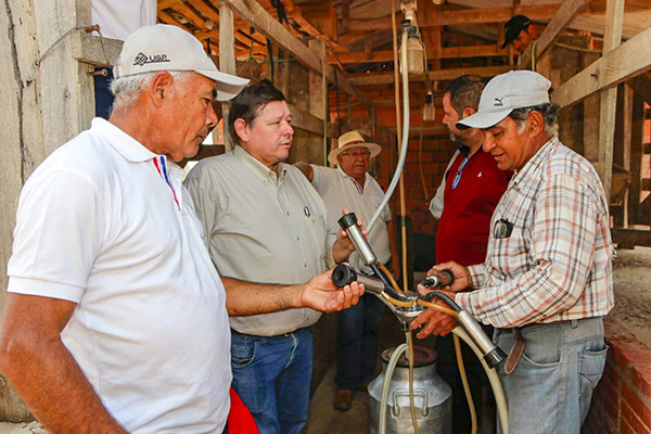 INDERT lidera transferencia de experiencias y modelo de trabajo de cooperativas menonitas a colonos de Barbero | RADIO NACIONAL
