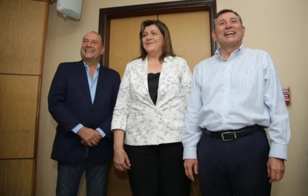 Opositores se reunirán con los últimos colorados «independientes»