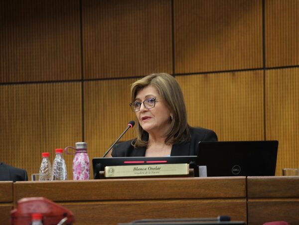 Blanca Ovelar defiende su proyecto para suspender nuevas carreras de medicina: “Está enfocado en el negocio” · Radio Monumental 1080 AM