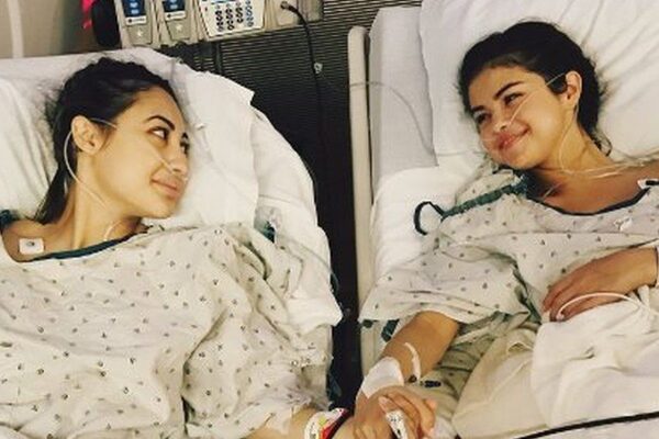 Selena Gómez recibe riñón de su mejor amiga