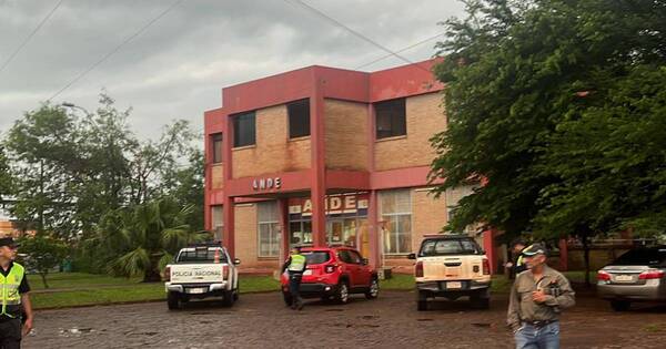La Nación / Atraco con toma de rehenes se registró en sucursal de la Ande en Santa Rita