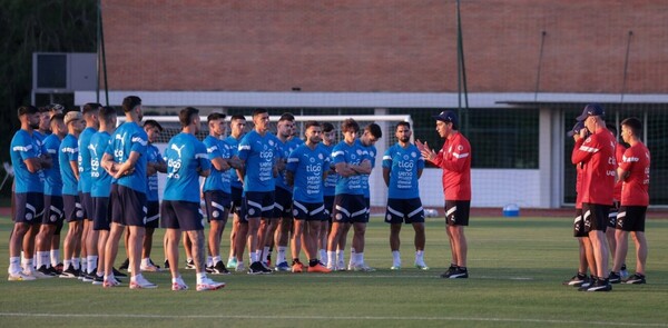 ¡Con plantel completo! Daniel Garnero planifica el juego ante Chile