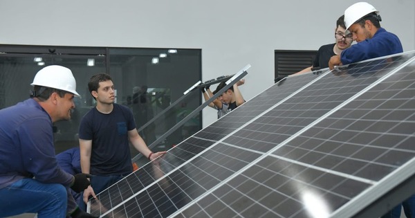 Itaipu busca promover sistema de energía solar flotante