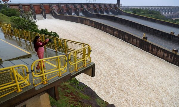 Nueva apertura del vertedero de ITAIPU debido al aumento de las afluencias al embalse