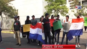 Bananeros exigen pago ante Embajada de Argentina - Noticias Paraguay