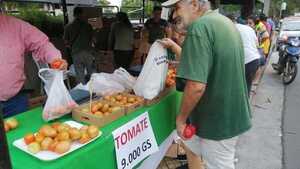 ¡Tomate a G. 9.000 el kilo! Gran concurrencia en feria con cuatro puntos de venta