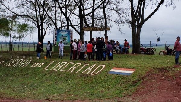 Mario Abdo veta totalmente ley que transfiere Marina Cué a familias campesinas