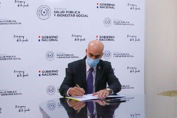 Julio Mazzoleni presenta su renuncia como ministro de Salud