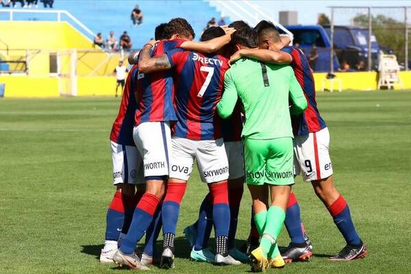 ¡A lo Chilavert! Arquero de la reserva de San Lorenzo de ashá la clavó al ángulo desde 60 metros