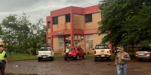 Asalta y toma de rehén el la ANDE de Santa Rita