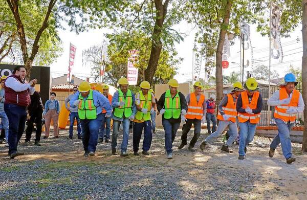 LLEGA A CDE, LA PRIMERA  COMPETENCIA GRUPAL DE ALBAÑILES