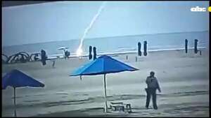 Video: una mujer murió al ser alcanzada por un rayo en una playa de Cartagena - Mundo - ABC Color