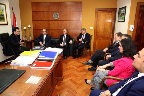 Ministro Santander recibió a representantes de la Universidad de Brigham Young
