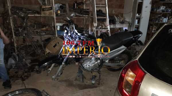Allanaron taller en seguimiento a hurto de 27 motocicletas del depósito judicial - Radio Imperio 106.7 FM