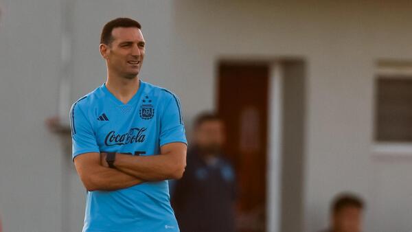 Scaloni destaca la trayectoria del "Loco"