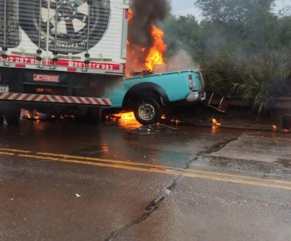 Pericia accidentológica busca esclarecer fatal accidente vial que cobró la vida de dos funcionarios de la ANDE