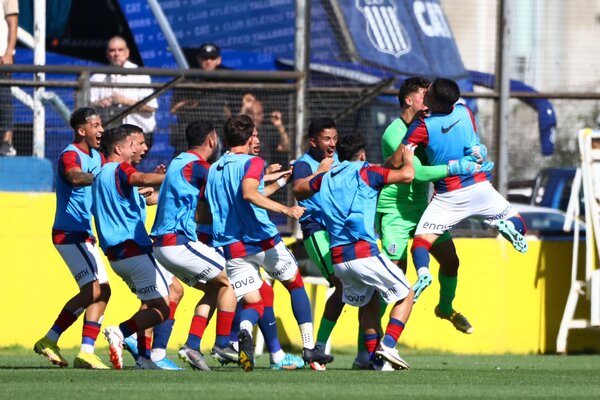 ¡Tremendo! Arquero de las formativas de San Lorenzo emuló el golazo de Chilavert
