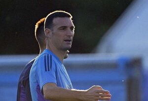 Scaloni se prepara para un Uruguay "tremendamente difícil"