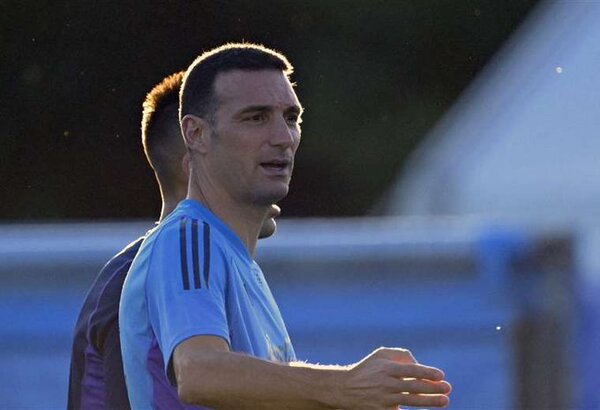 Scaloni se prepara para un Uruguay "tremendamente difícil"