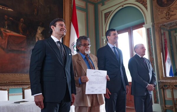Moncho Azuaga recibe Premio Nacional de Literatura 2023