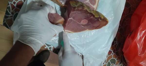 AUDIO: Decomisan en el aeropuerto tres kilos de carne porcina traídos desde España - Ancho Perfil - ABC Color