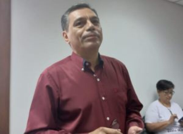 Juan Vera deberá pagar más de 50 millones por difundir el número pesonal de Menchi