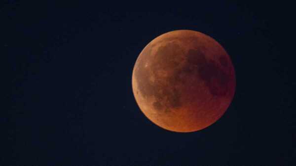 La Municipalidad desde la Dirección de Cultura invita a observar la Luna llena, la lluvia de estrellas fugaces y el eclipse lunar
