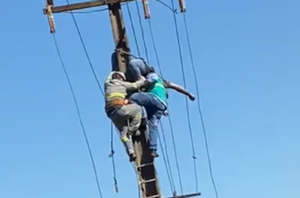 Dos hombres se salvaron de milagro después de recibir descargas eléctricas