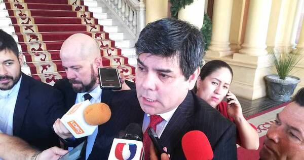 La Nación / Cuestionan irregular candidatura de actual presidente de Caja