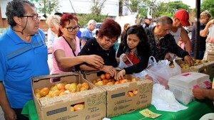 Lejos de bajar, los precios del tomate suben hasta 17% en un día