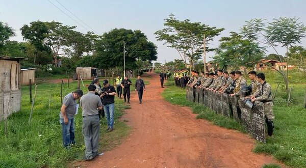 Dos personas detenidas tras desalojo de propiedad en Areguá