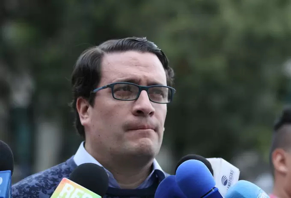 Sin fundamentos califican a acusaciones de Correa contra Cartes | OnLivePy
