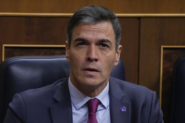 Pedro Sánchez, reelegido presidente del Gobierno de España | 1000 Noticias
